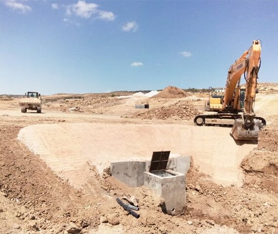 Travaux de construction d'un lac collinaire - Rouhia